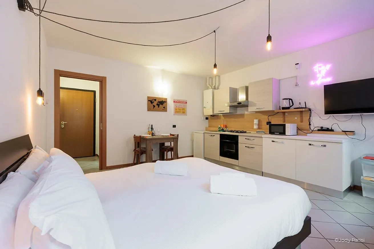 Bgy Airport And Bedroom Grassobbio